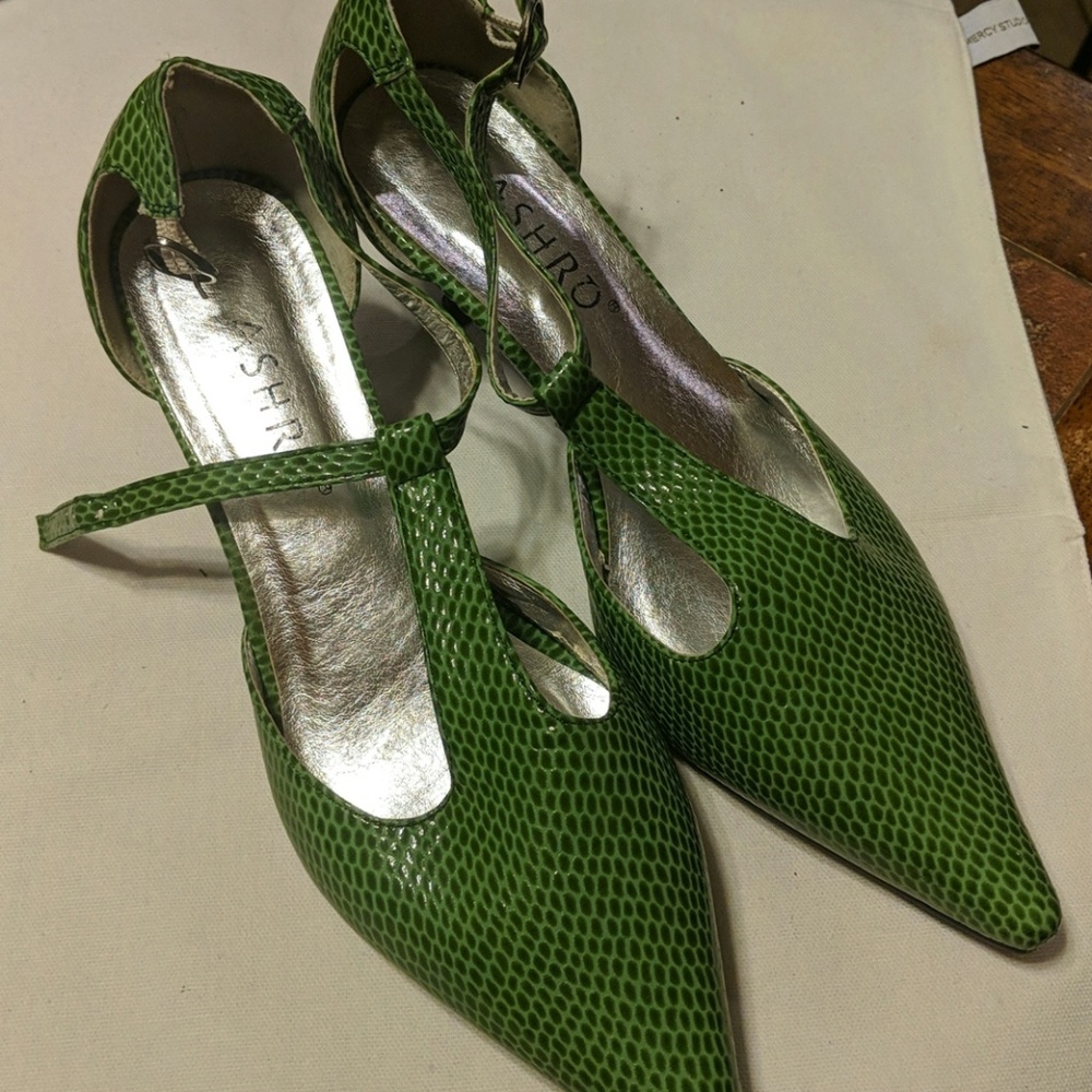 Vintage pumps